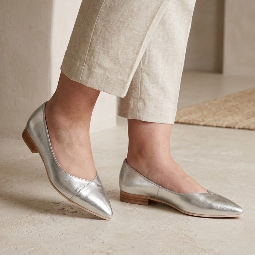 The Essential Flat - True E Width. Wide without the bulk. For in-between feet. The bridge between wide and extra wide.